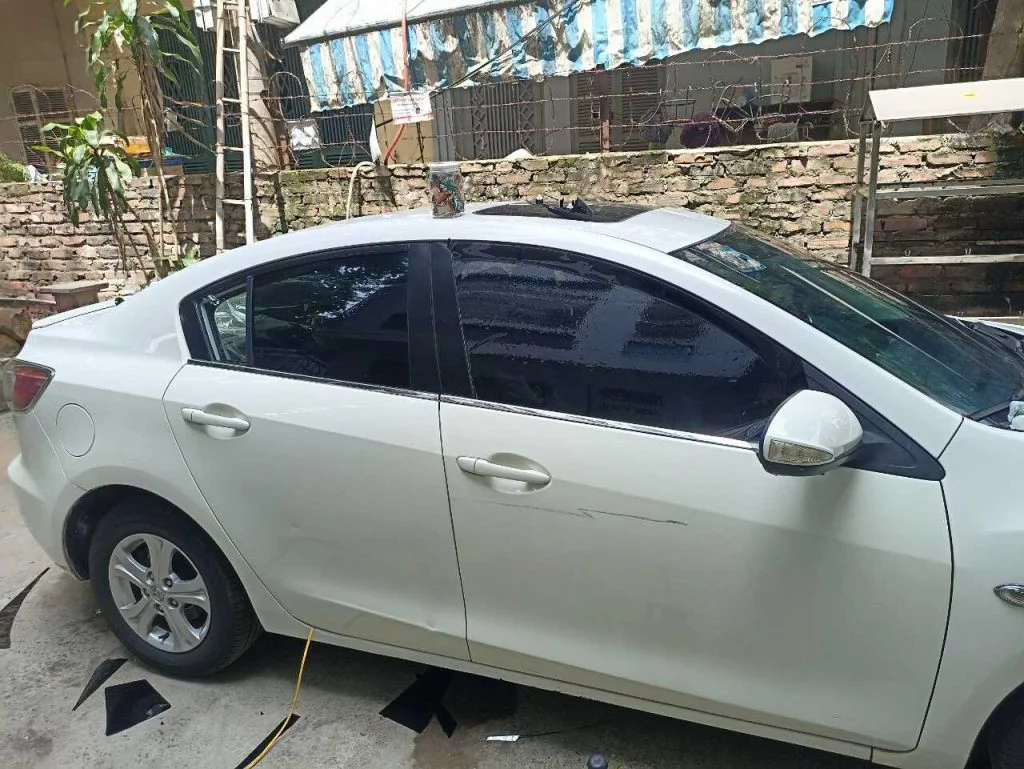 Thi công dán phim cách nhiệt oto Mazda 8 thi cong dan phim cach nhiet oto mazda 1953 3